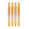 Vier orangefarbene Kugelschreiber mit Radiergummi auf einem weißen Hintergrund.